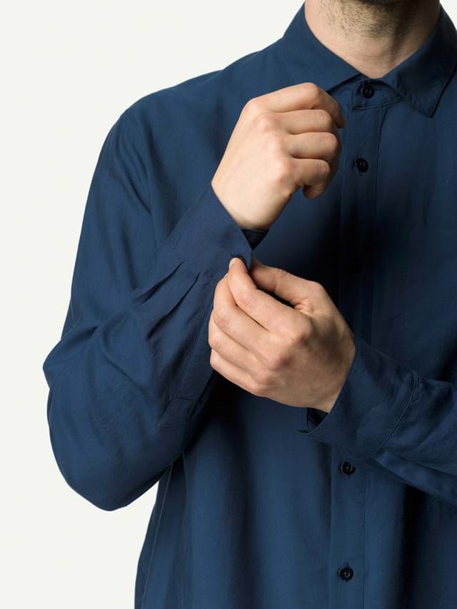 houdini-longsleeve-herren-blau-nahaufnahme