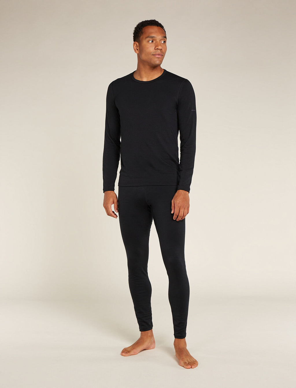 icebreaker-thermoshirt-heavyweight-herren-schwarz-modelansicht