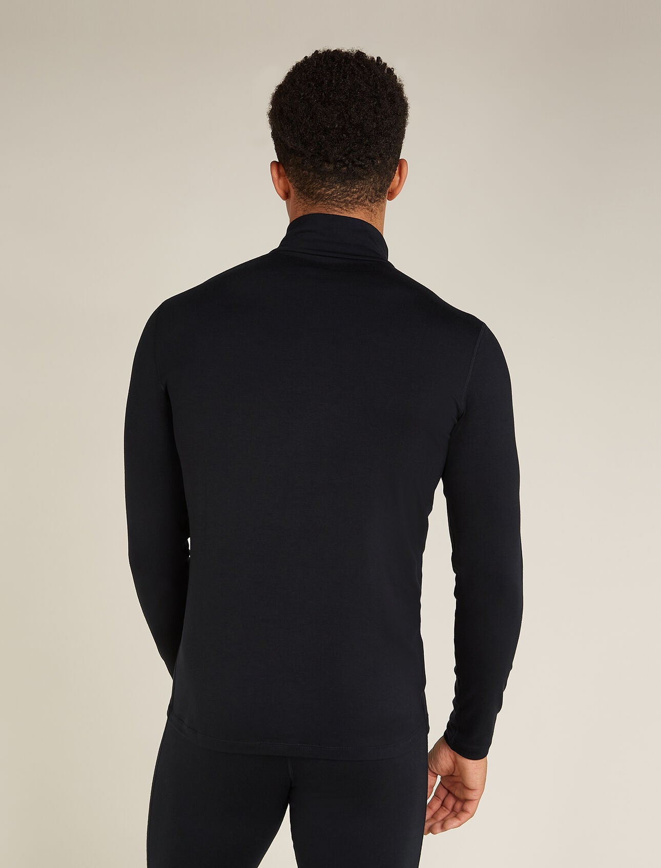 icebreaker-thermoshirt-zip-herren-schwarz-rückansicht