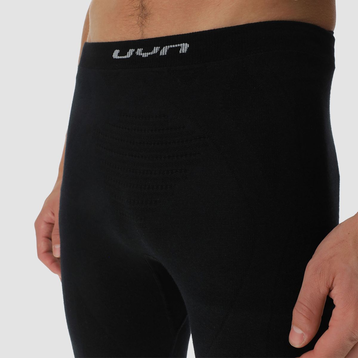 uyn-biomorph-thermohose-herren-schwarz-nahaufnahme