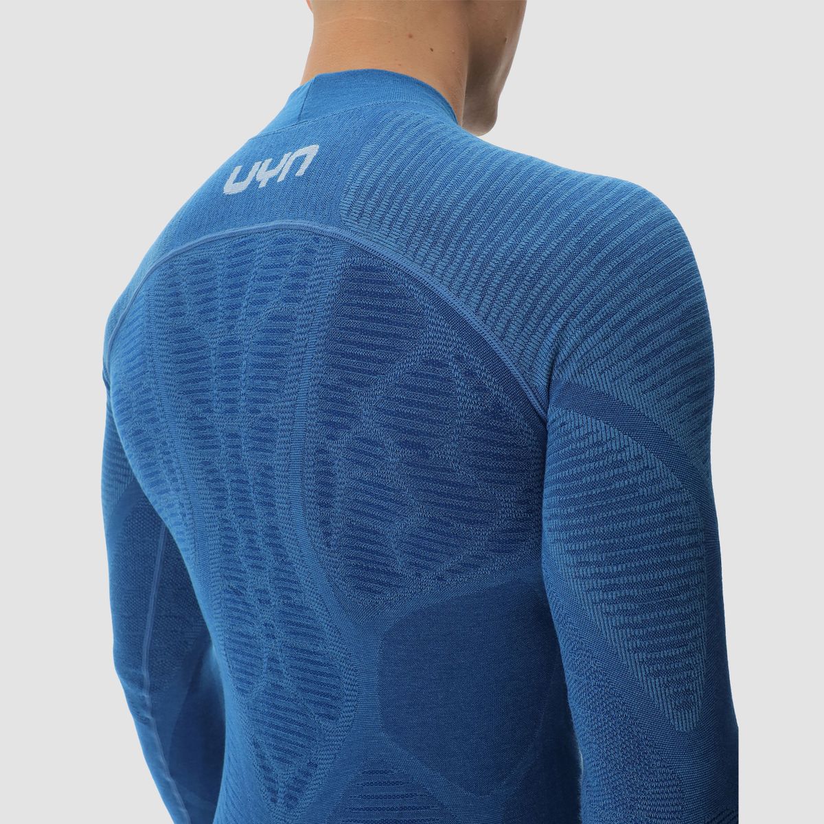 uyn-biomorph-thermoshirt-herren-blau-nahaufnahme-rücken