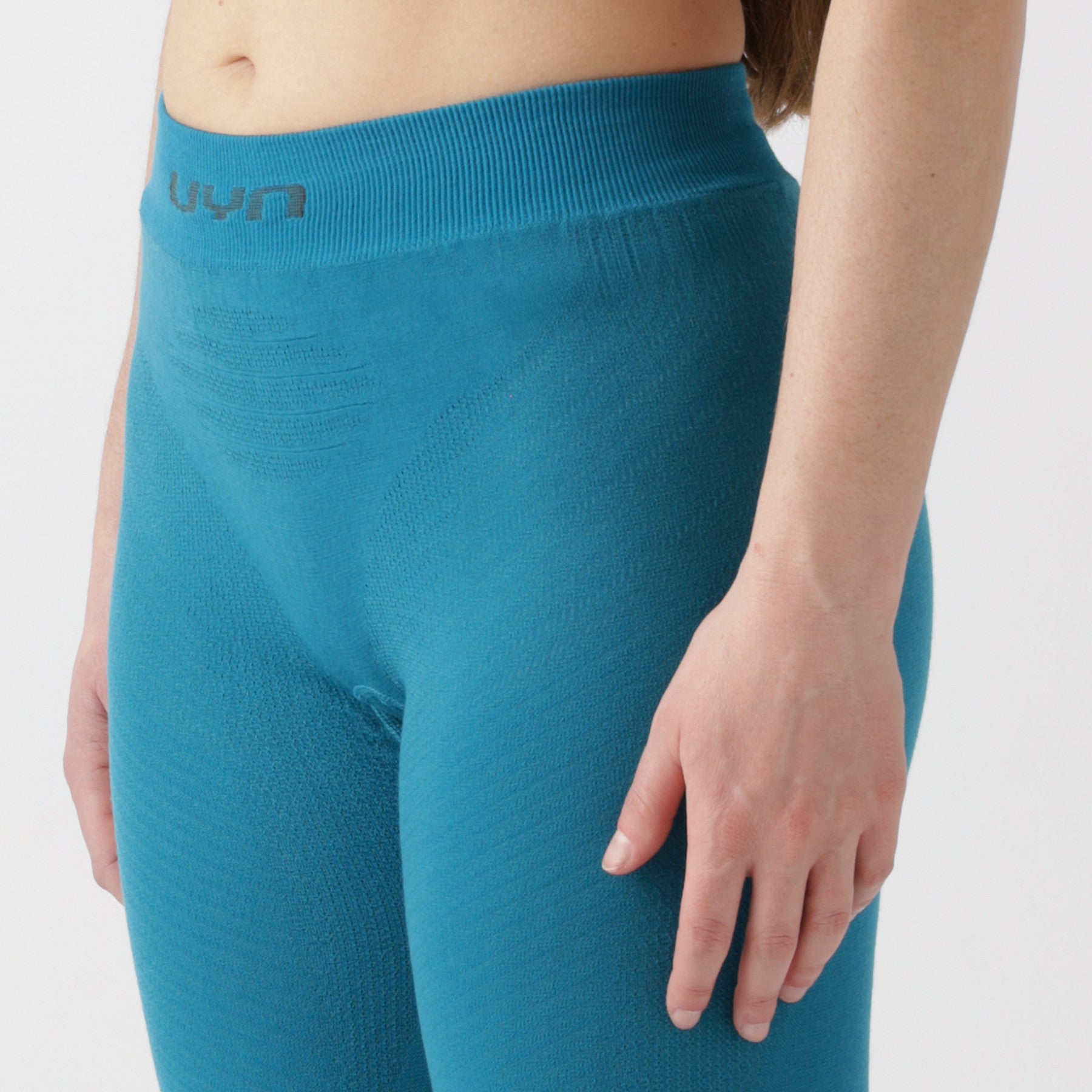 uyn-energyon-3_4-thermohose-damen-hellblau-nahaufnahme