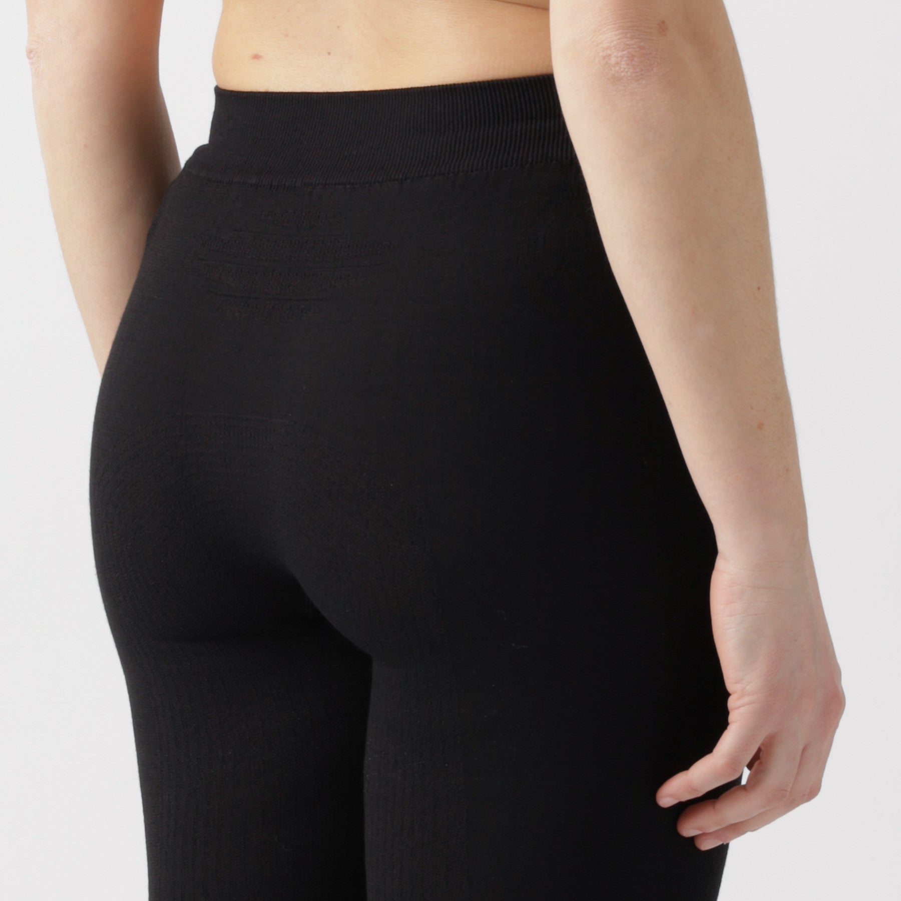 uyn-energyon-3/4-thermohose-damen-schwarz-nahaufnahme-hinten