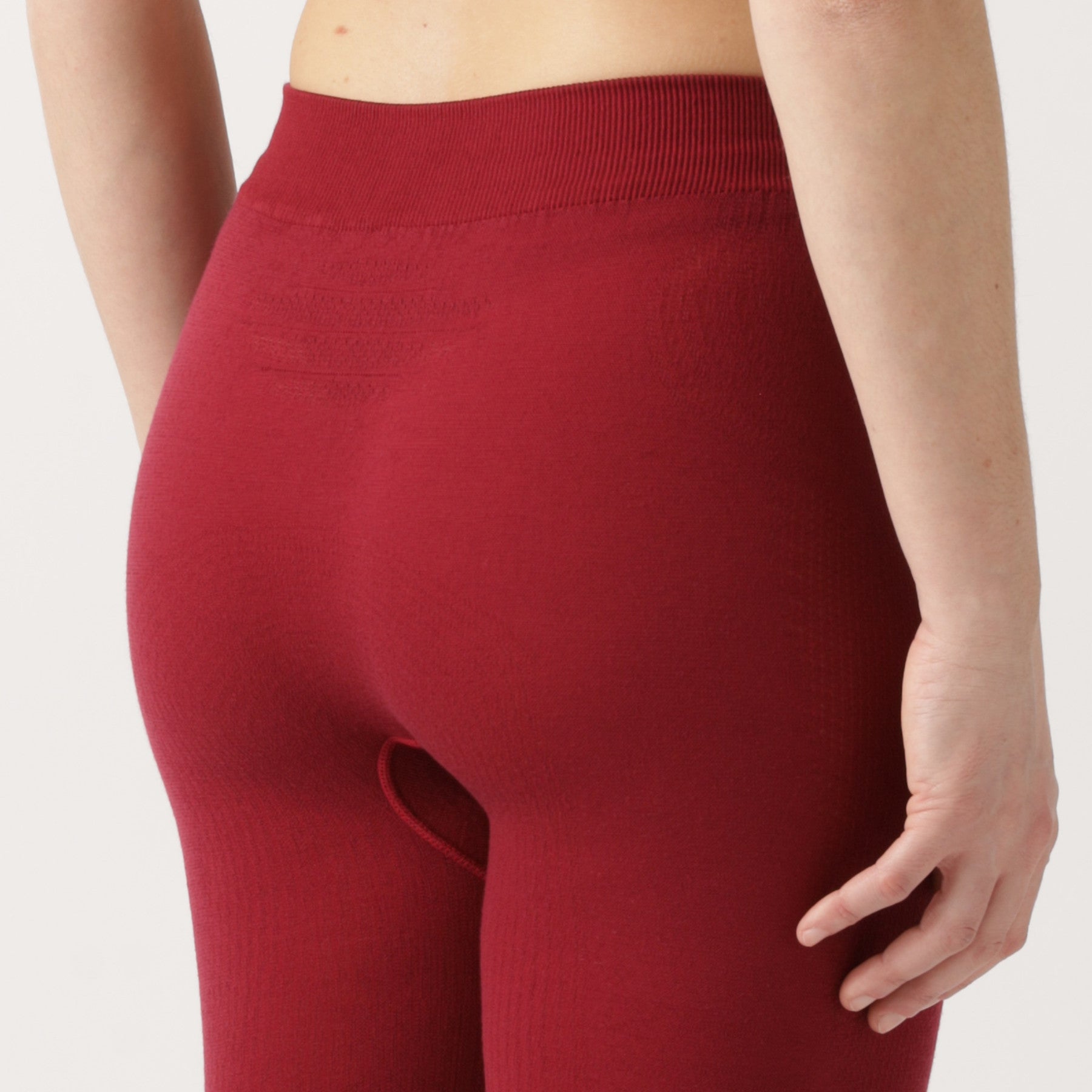 uyn-energyon-thermohose-damen-rot-nahaufnahme-hinten
