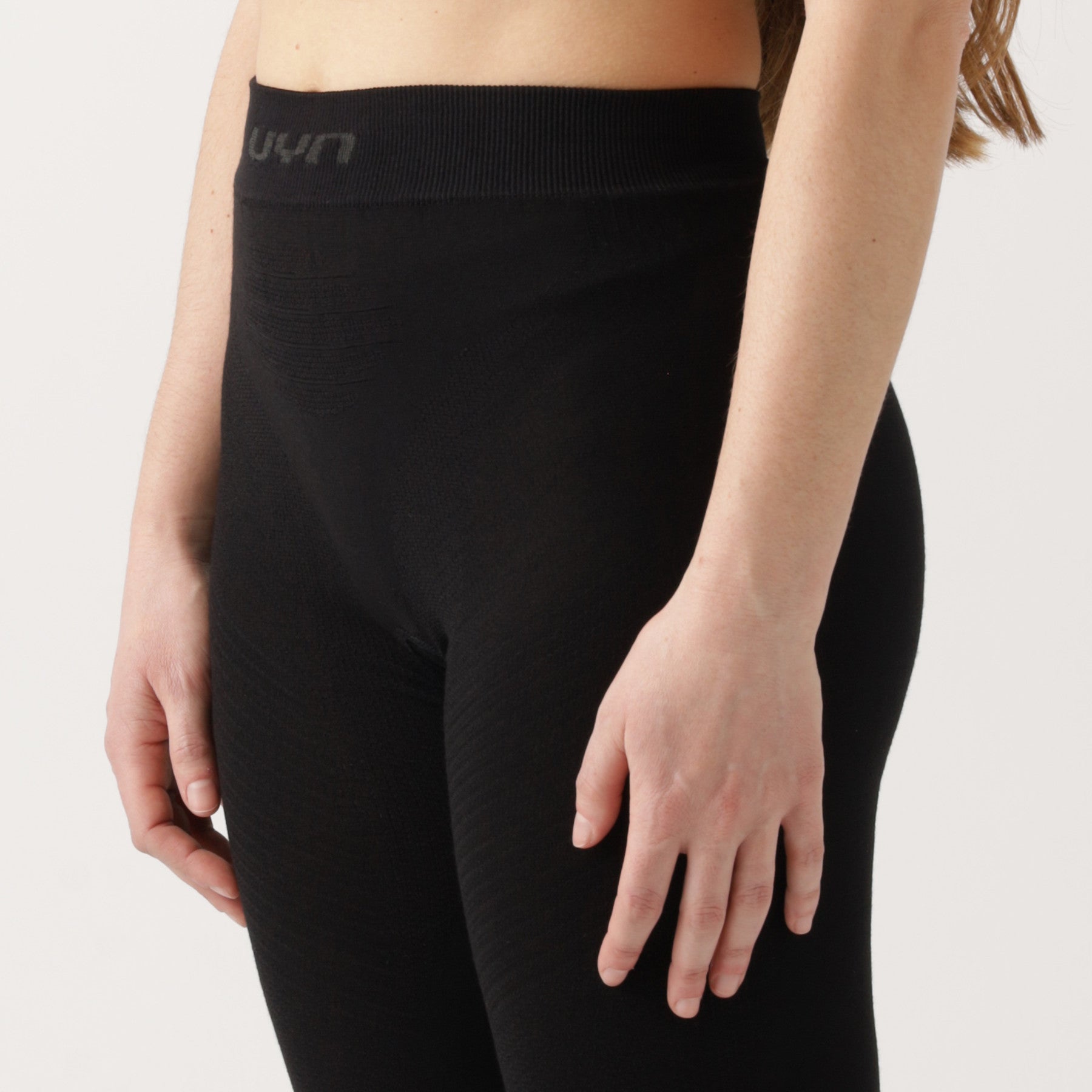 uyn-energyon-thermohose-damen-schwarz-nahaufnahme