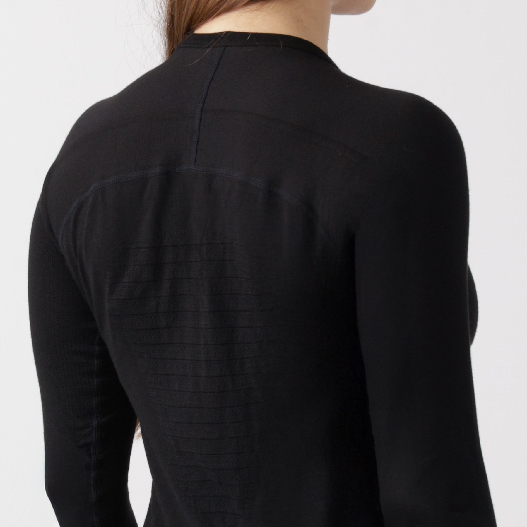 uyn-energyon-thermoshirt-damen-schwarz-nahaufnahme-rücken