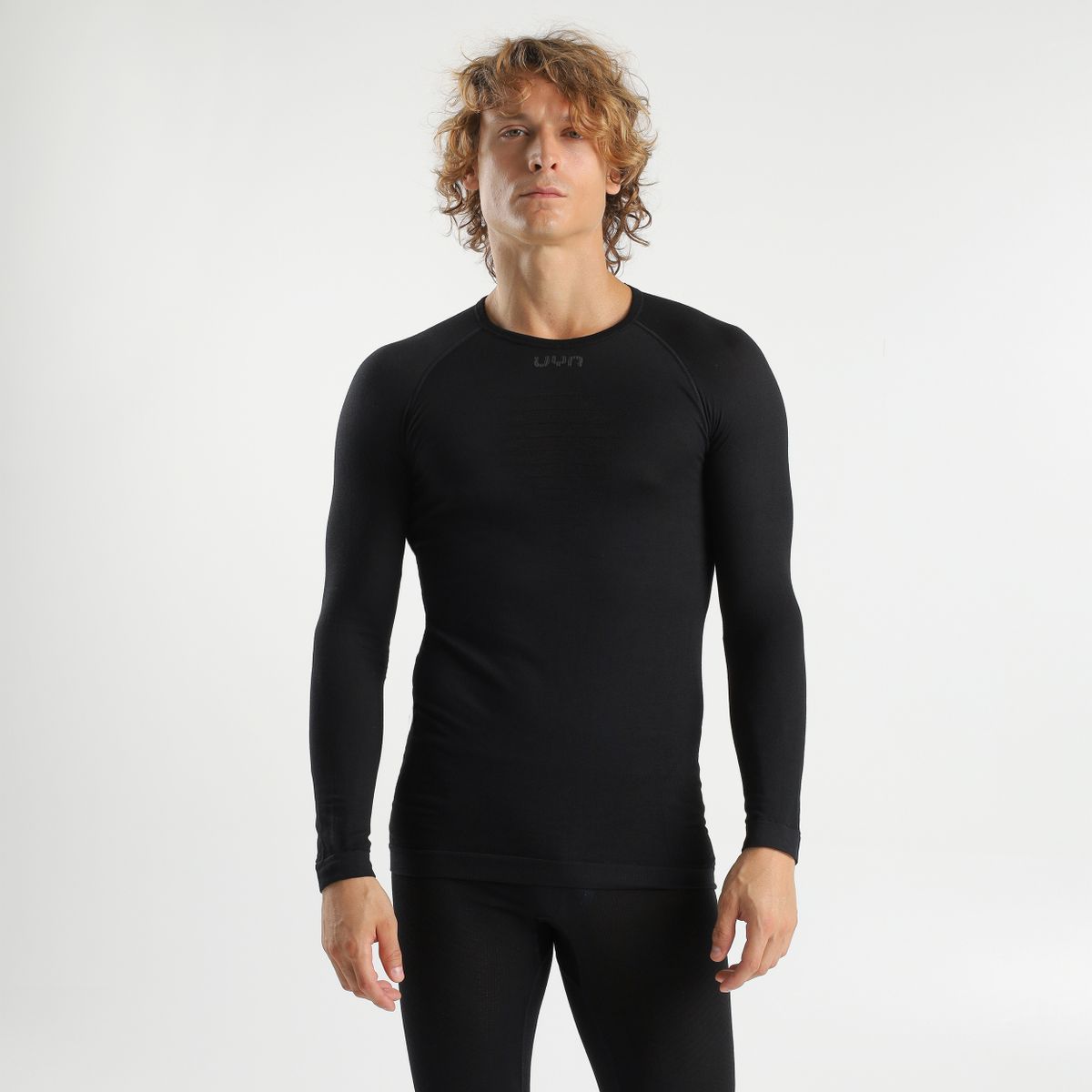 uyn-energyon-thermoshirt-herren-schwarz-modellansicht