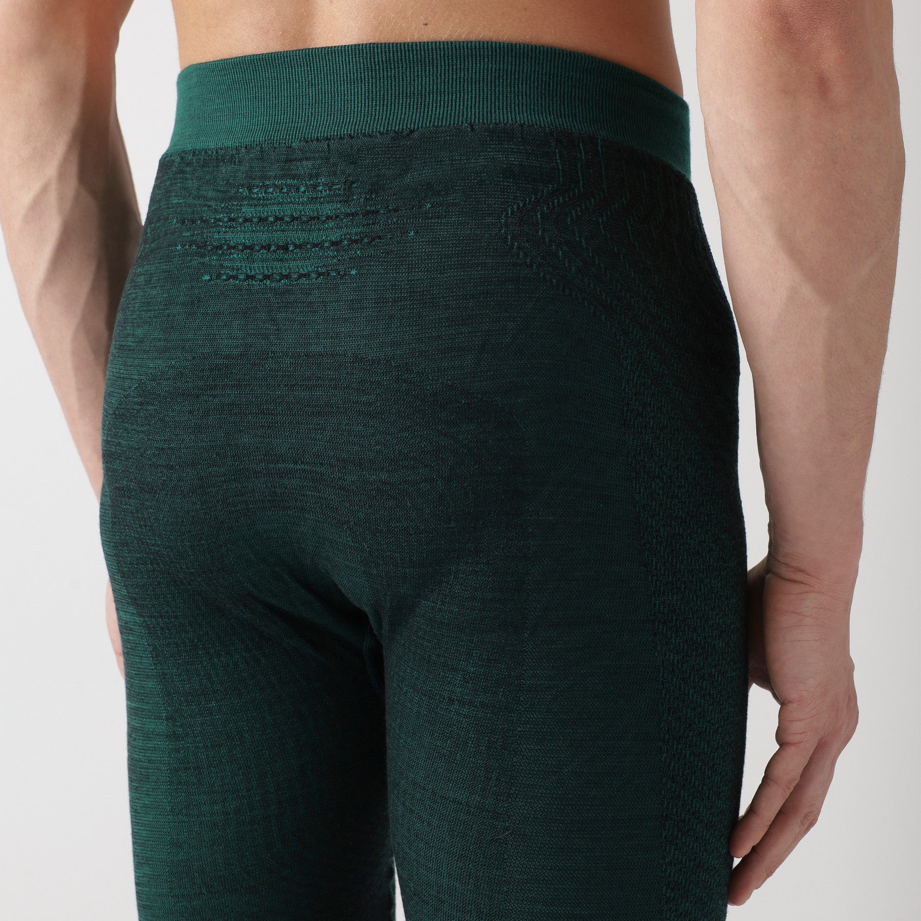 uyn-fusyon-thermohose-dunkelgrün-nahaufnahme-hinten