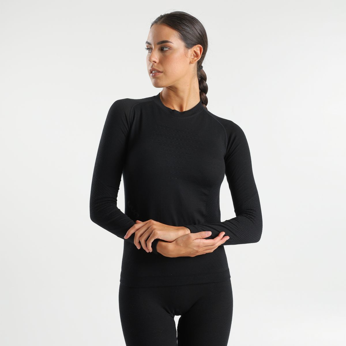 uyn-fusyon-thermoshirt-black-modellansicht