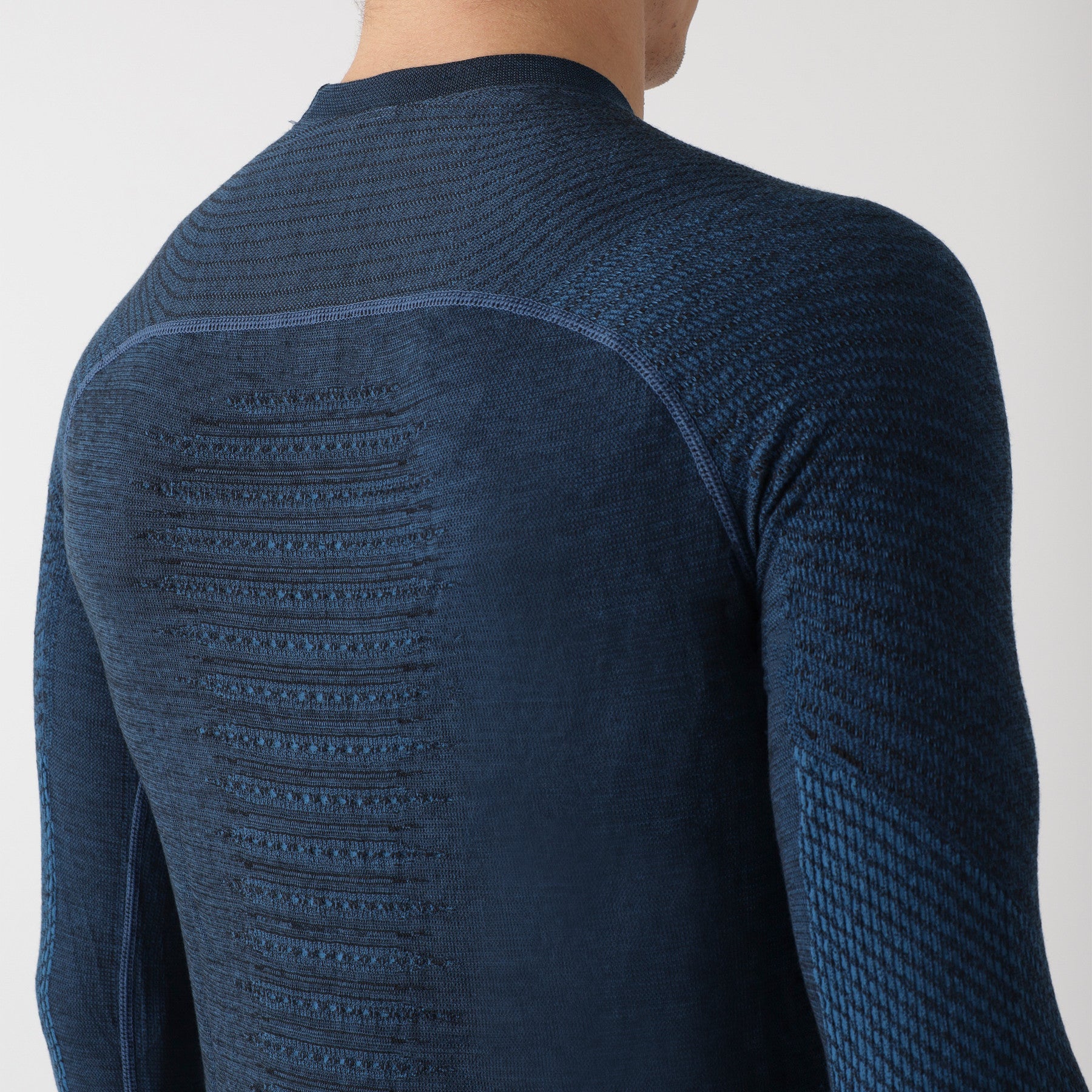 uyn-fusyon-thermoshirt-blau-nahaufnahme-rücken