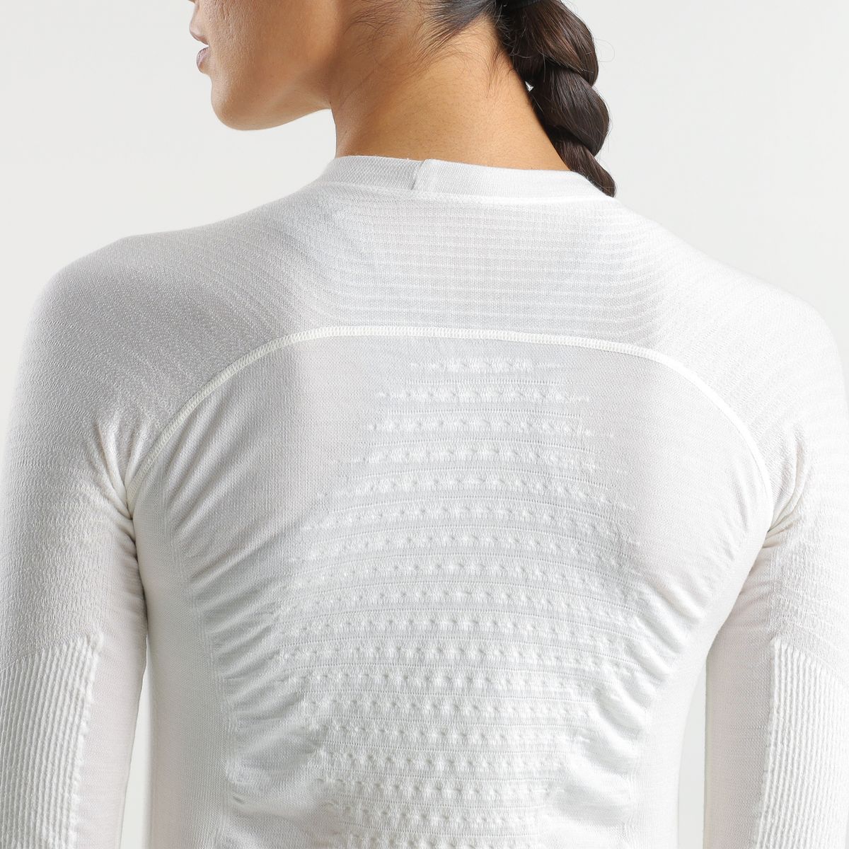 uyn-fusyon-thermoshirt-weiß-nahaufnahme-rücken