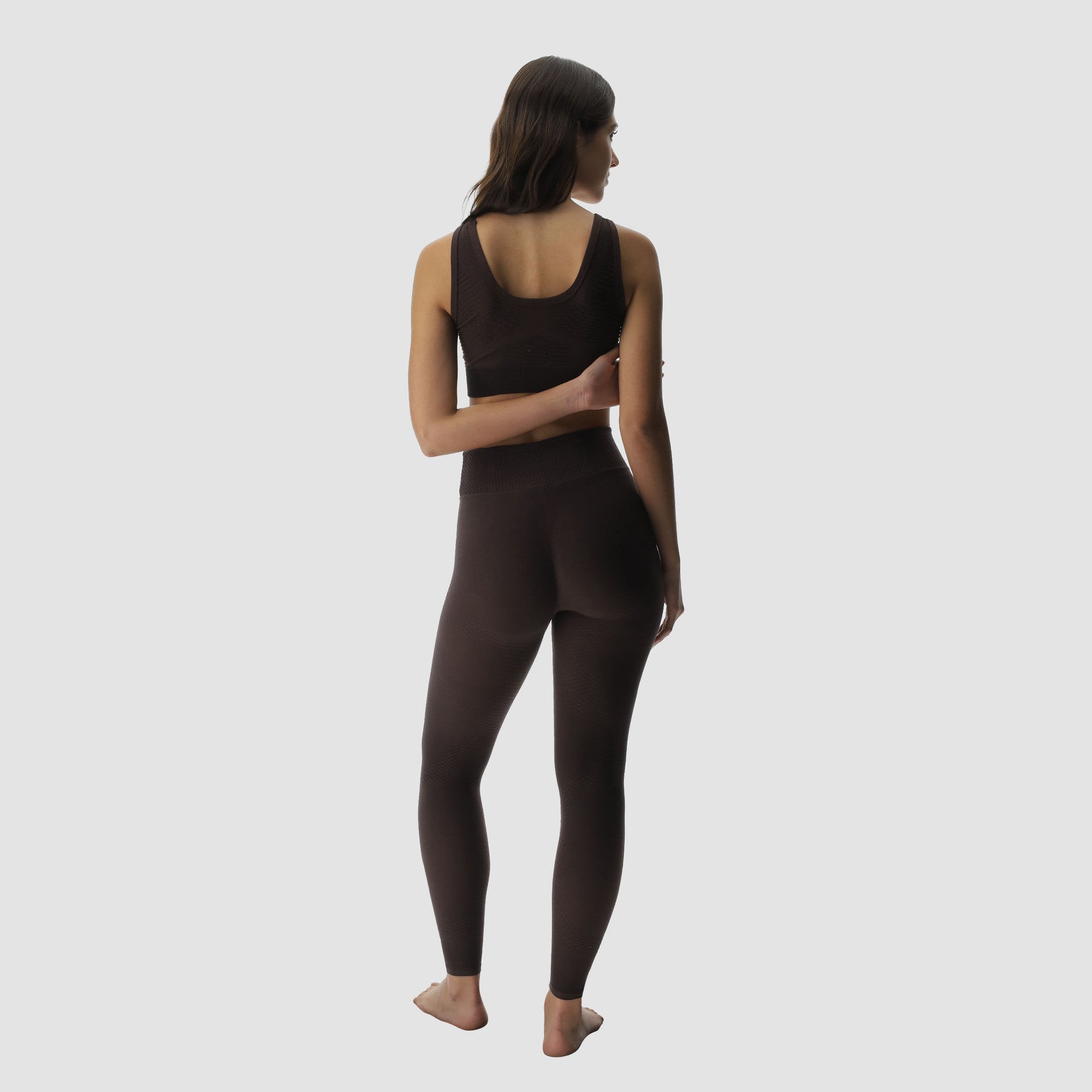 uyn-rock-fit-leggins-braun-rückansicht-modell