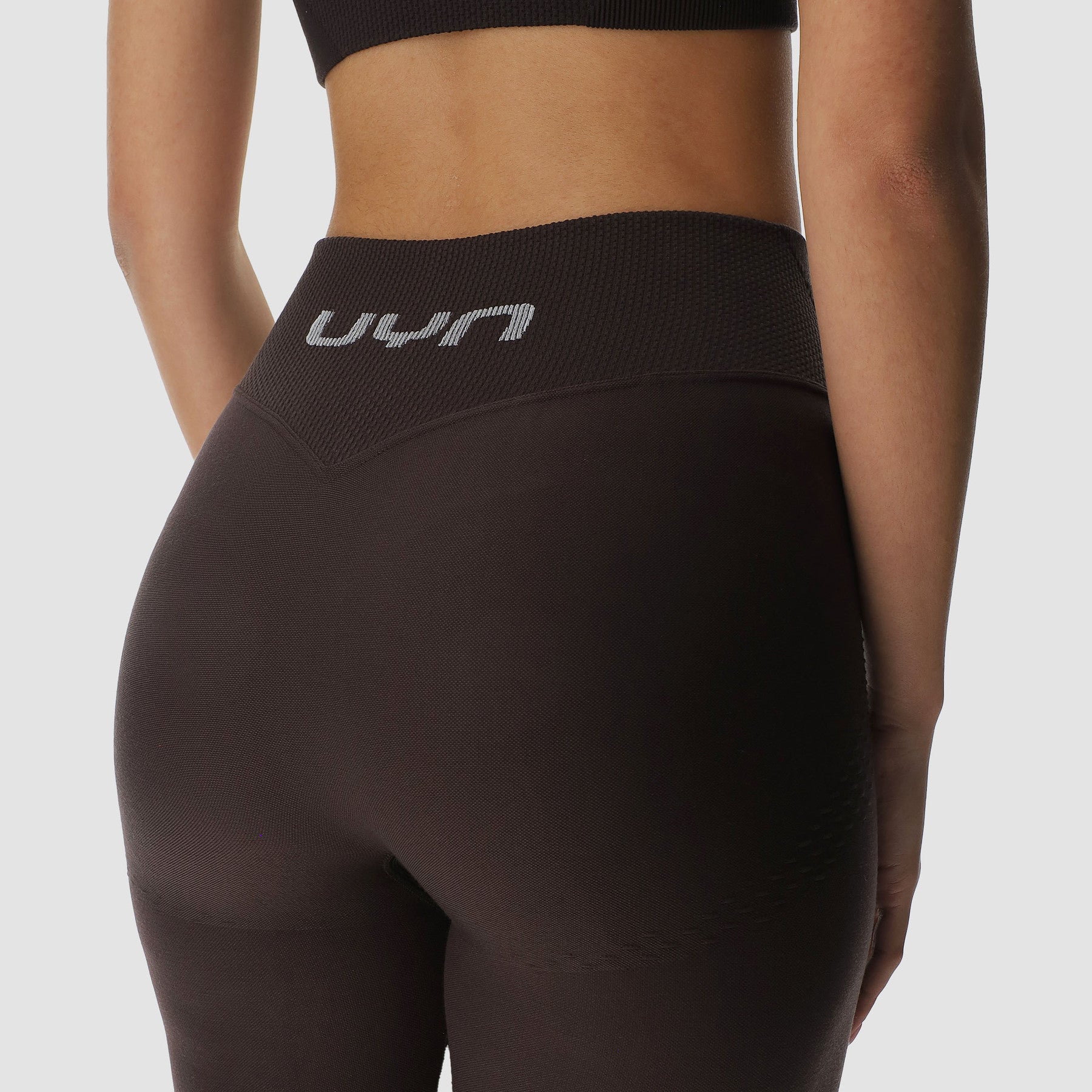 uyn-rock-fit-leggins-flared-braun-nahaufnahme-hinten