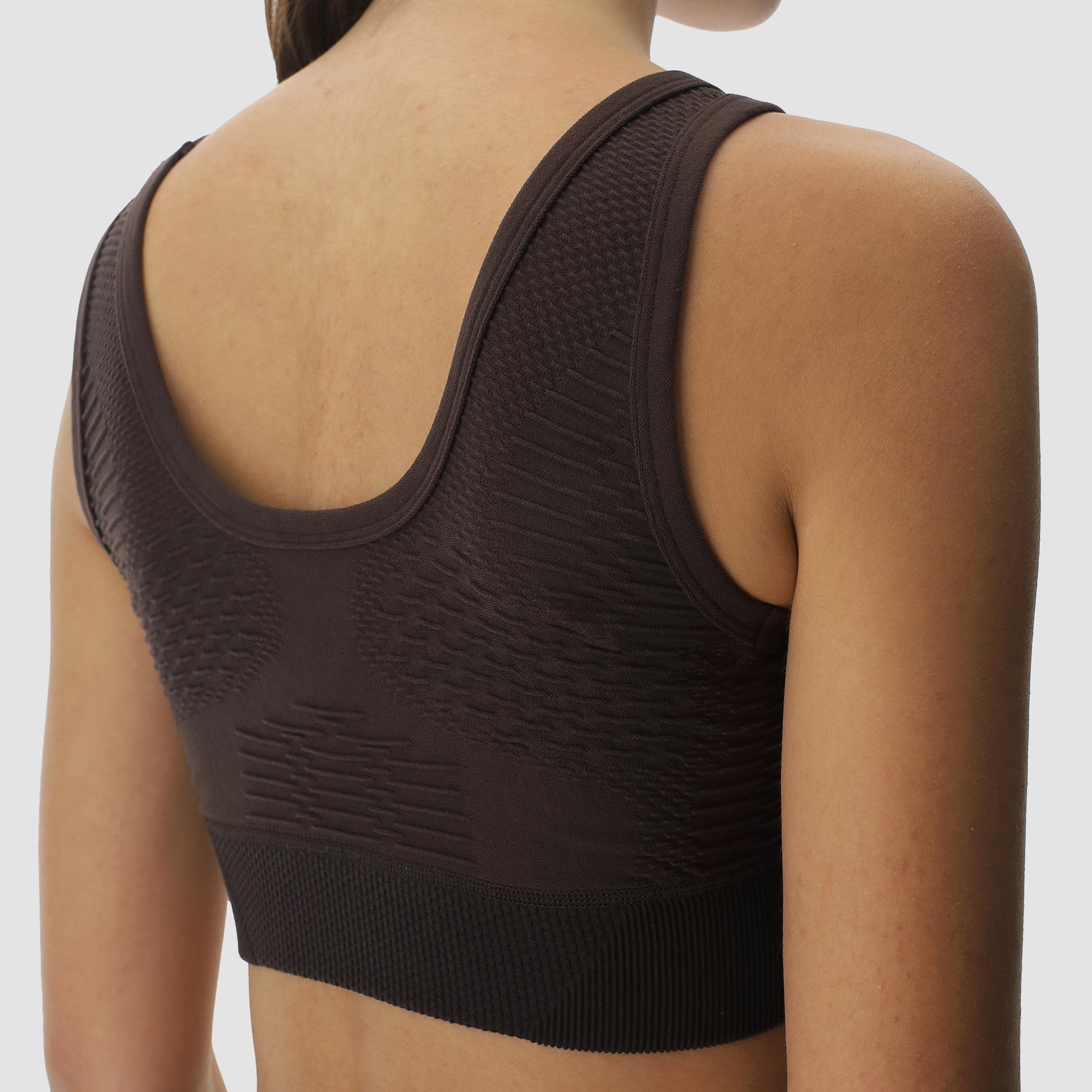 uyn-rock-fit-top-braun-nahaufnahme-rücken
