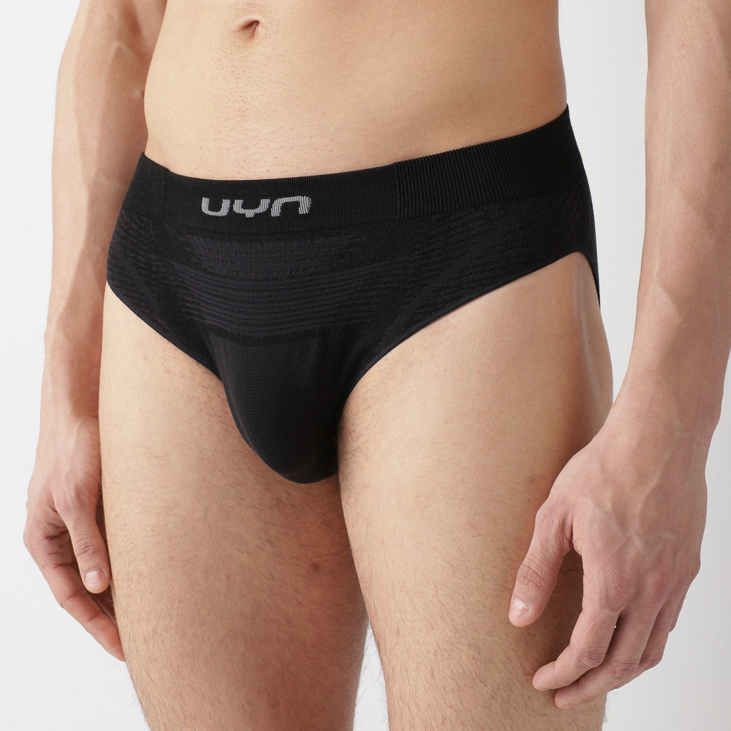 uyn-slip-herren-schwarz-nahaufnahme