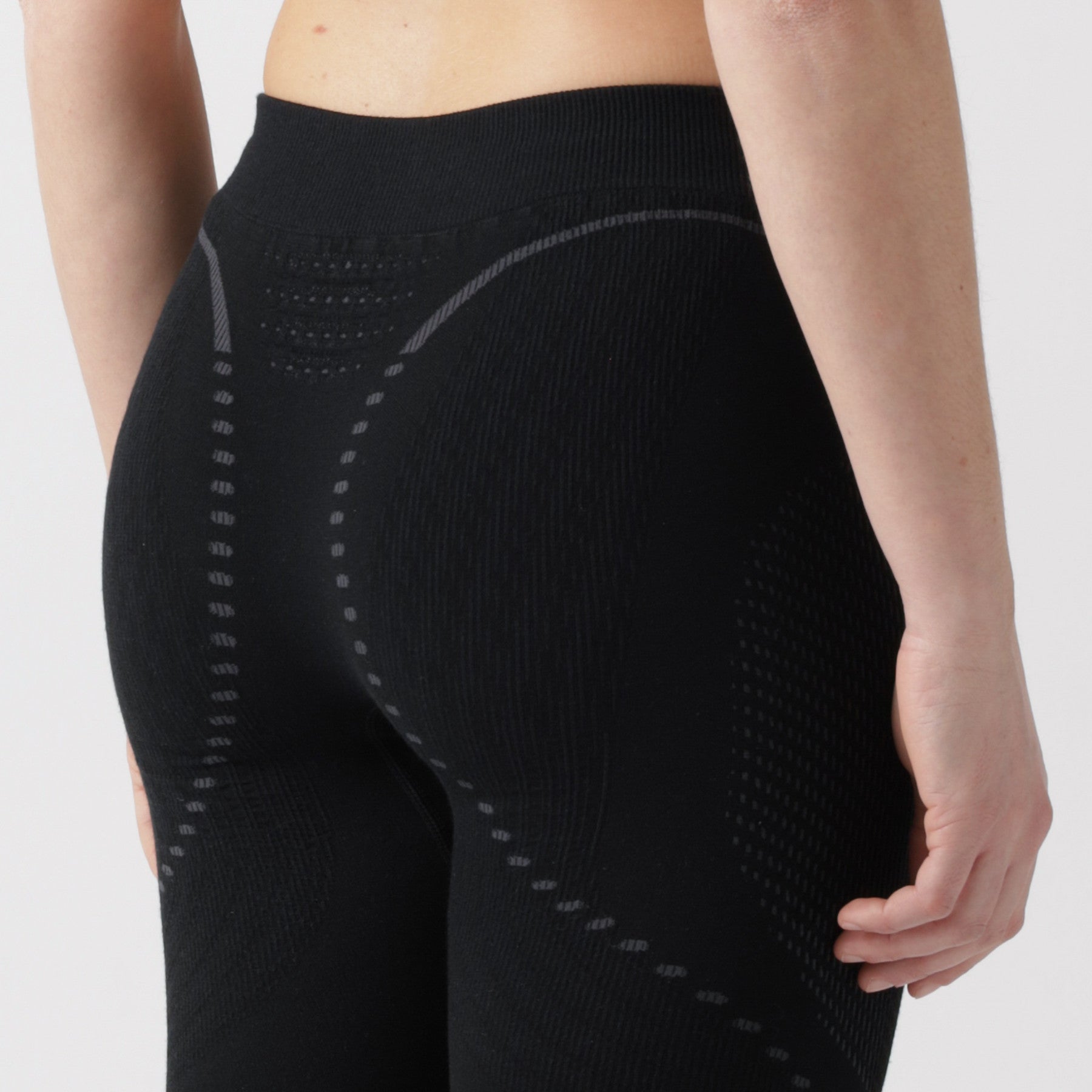 uyn-thermohose-3/4-damen-schwarz-nahaufnahme-hinten