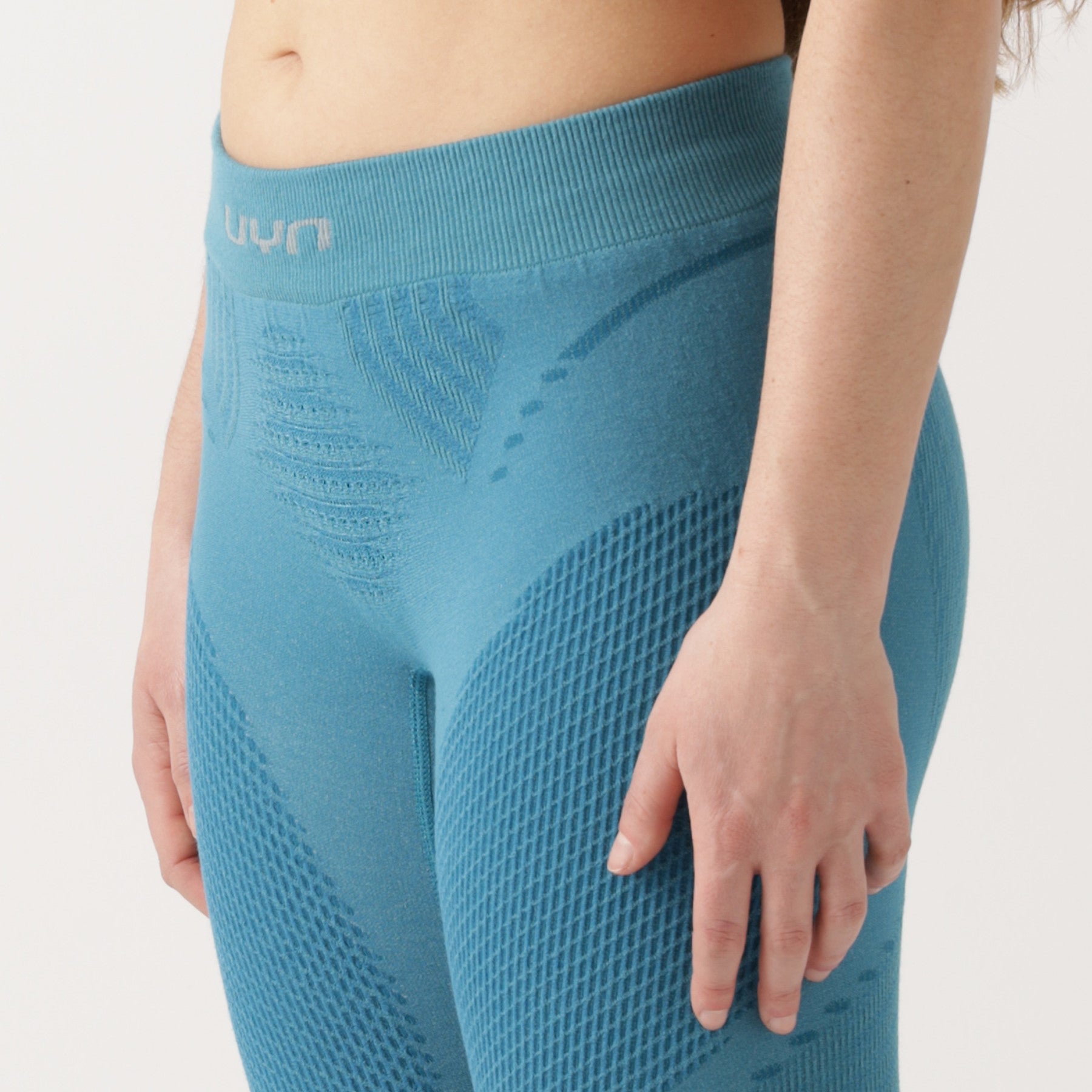uyn-thermohose-damen-hellblau-nahaufnahme
