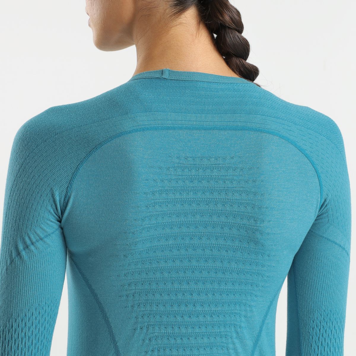 uyn-thermoshirt-damen-hellblau-nahaufnahme-rücken