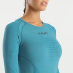 uyn-thermoshirt-damen-hellblau-nahaufnahme