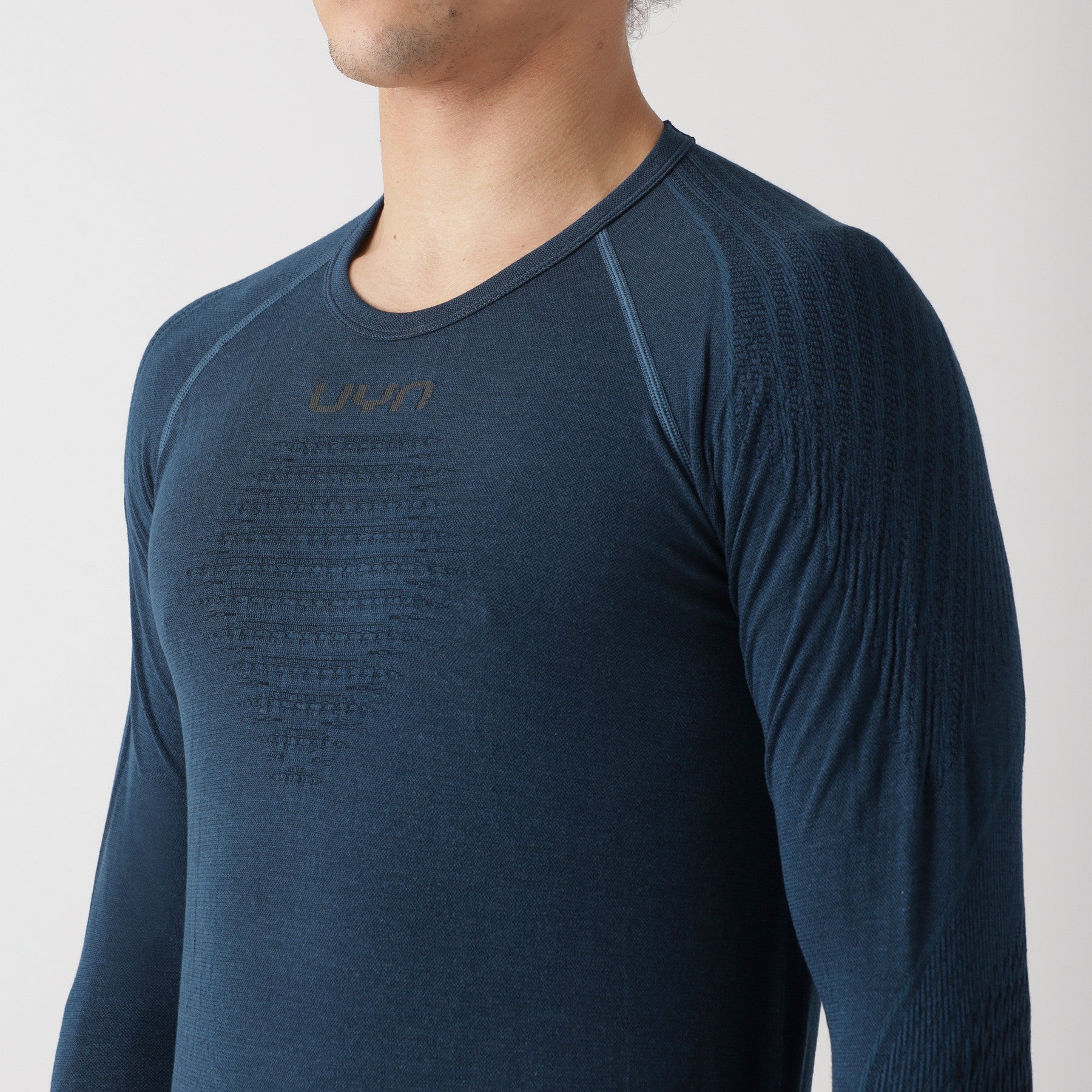 uyn-thermoshirt-herren-blau-nahaufnahme