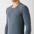 uyn-thermoshirt-herren-grau-nahaufnahme