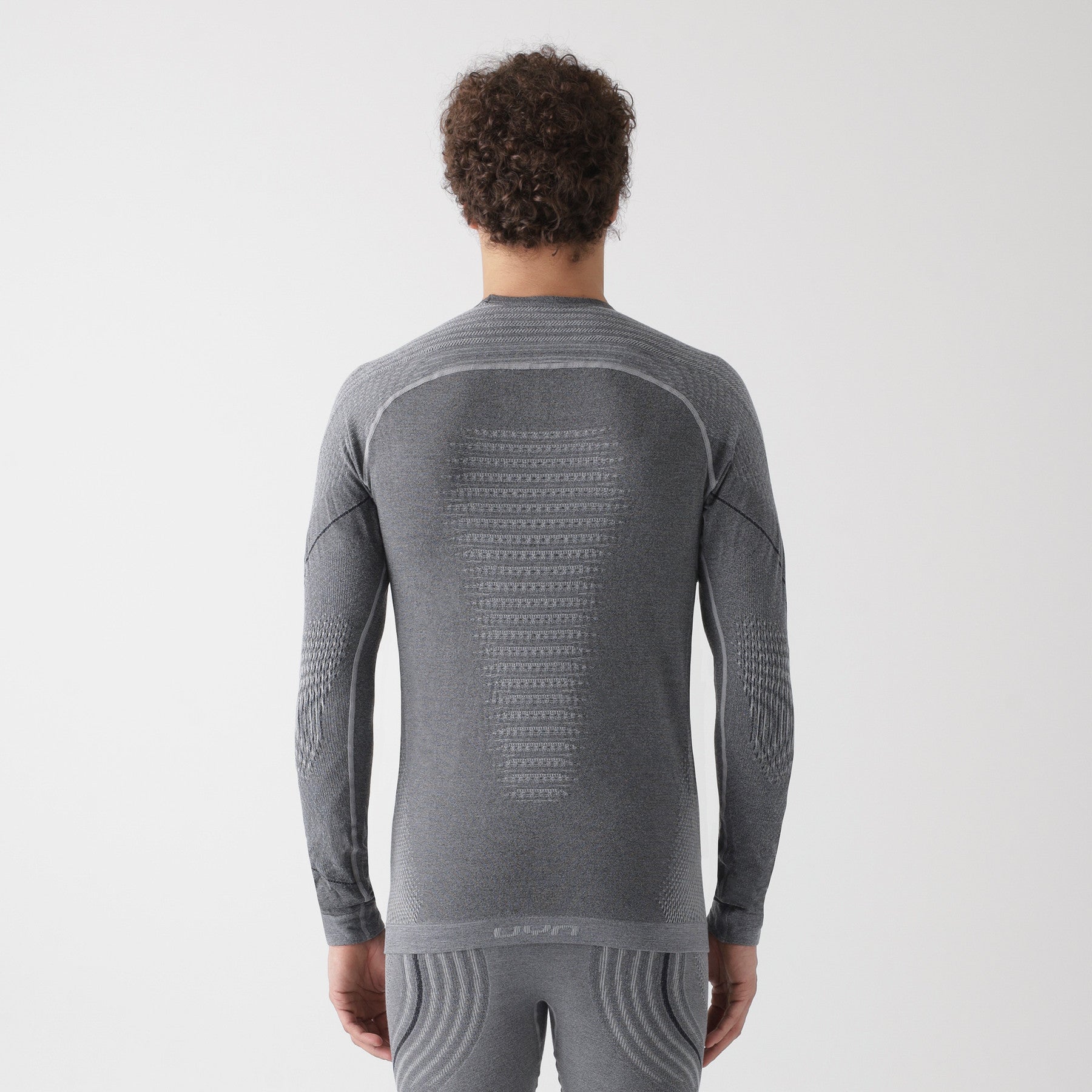 uyn-thermoshirt-herren-hellgrau-rückansicht