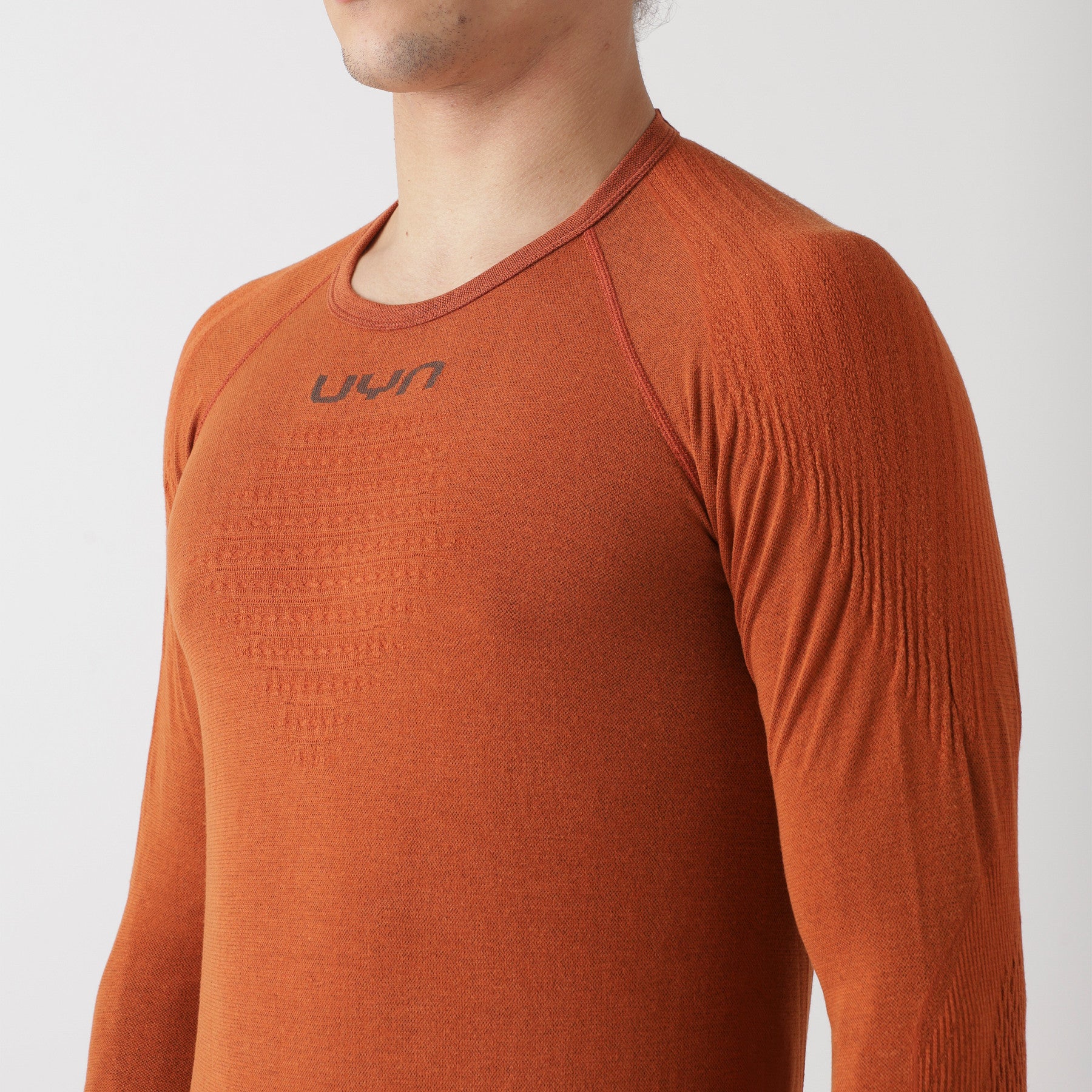 uyn-thermoshirt-herren-orange-nahaufnahme