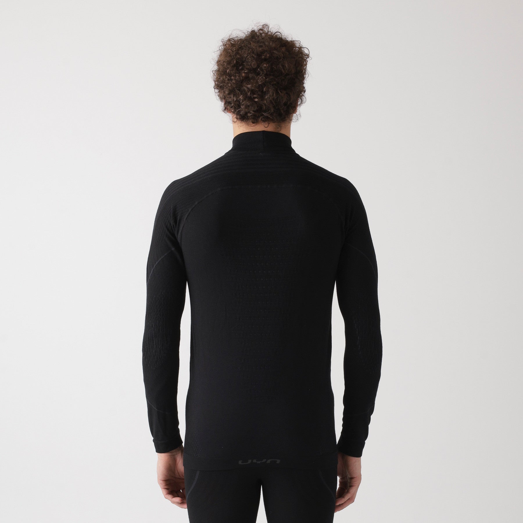 uyn-thermoshirt-stehkragen-herren-schwarz-rückansicht