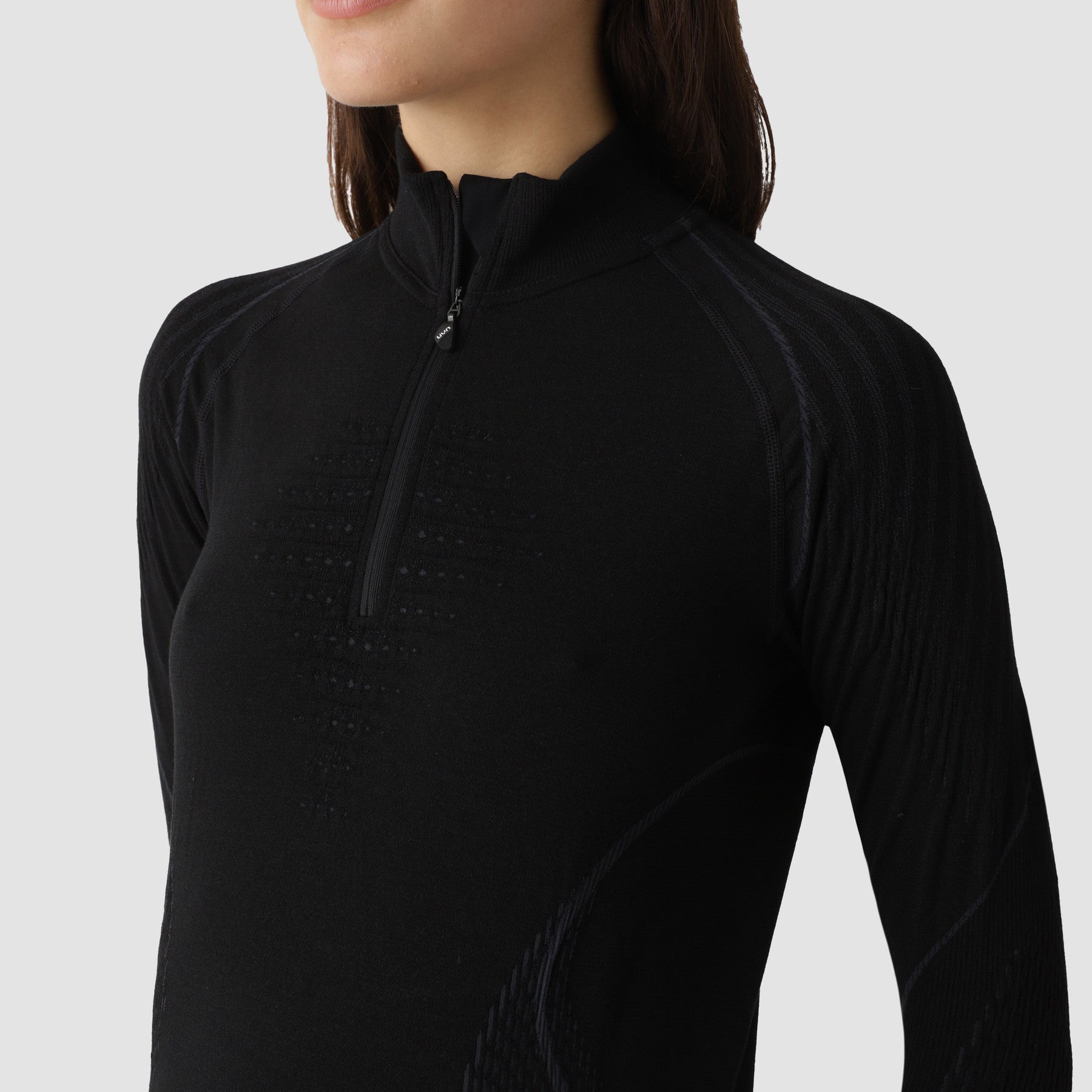 uyn-thermoshirt-zip-damen-schwarz-nahaufnahme