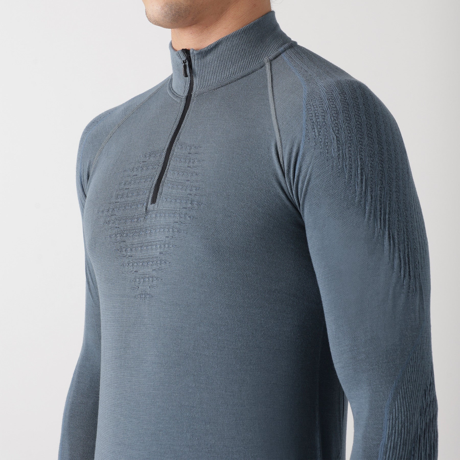 uyn-thermoshirt-zip-herren-grau-nahaufnahme
